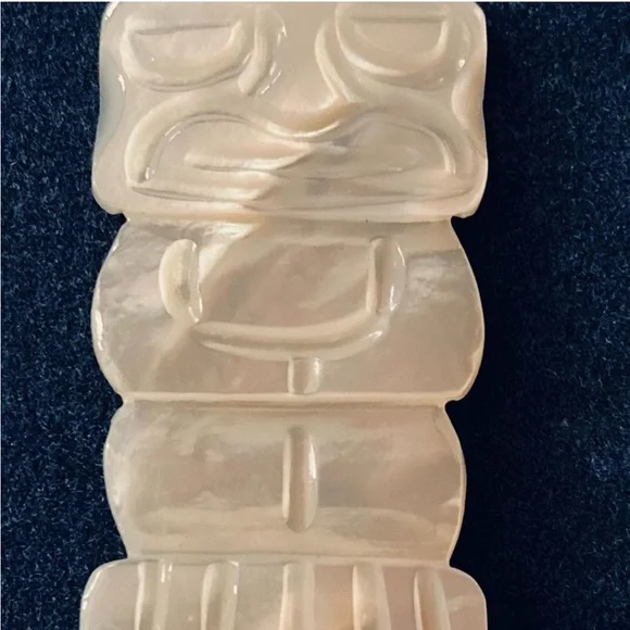 Midcentury Mother of Pearl Tiki Charm Pendant Made in Japan - Picture 2 of 5